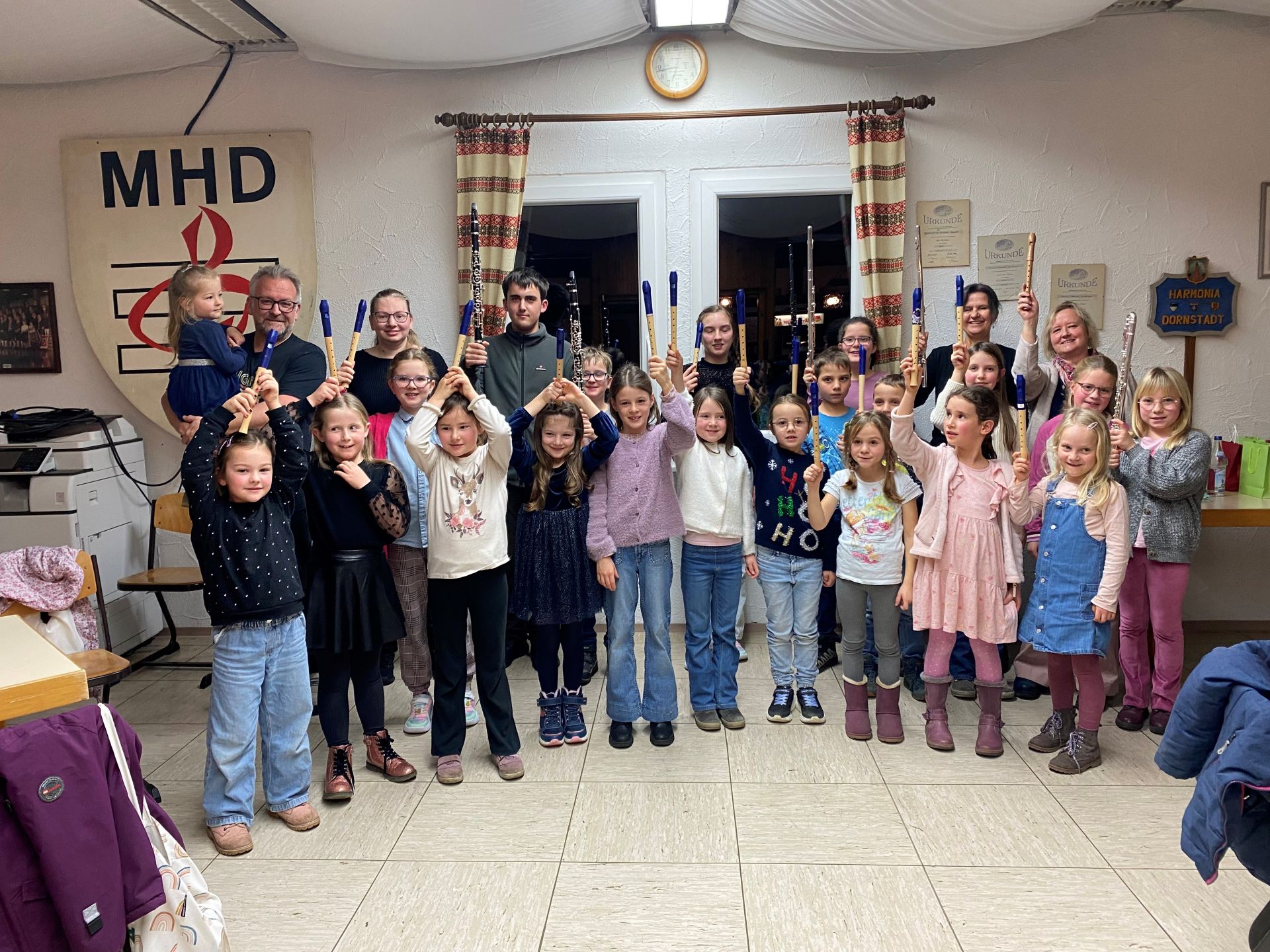 Am Freitag, 12. Dezember, feierten die „Blockflötenspatzen der Harmonia“ ihre Adventsfeier mit Vorspiel, Punsch und Plätzchen.